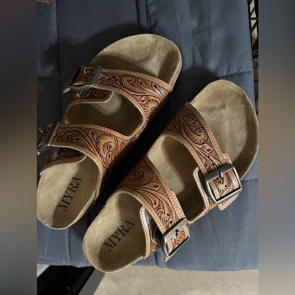 Myra NWOT rolled leather sandals